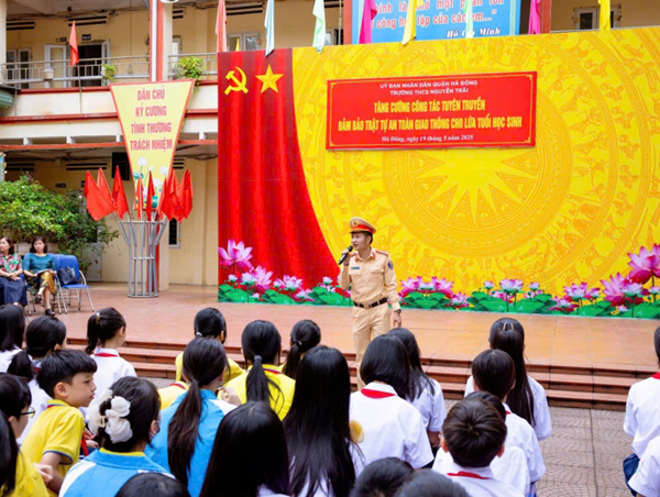 Xây dựng văn hóa giao thông an toàn trong học đường