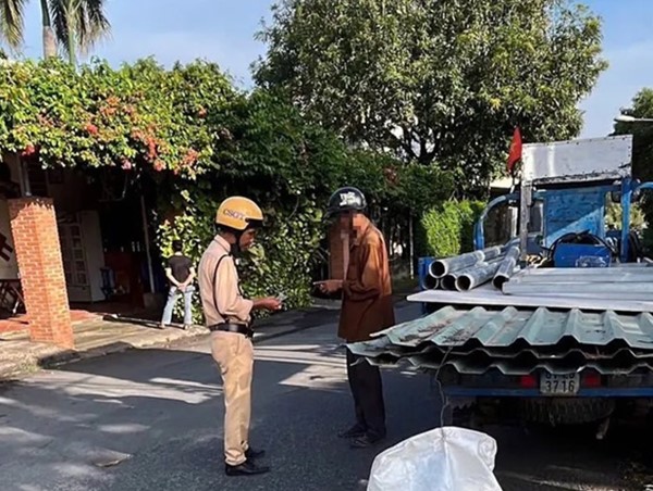 CSGT Bình Dương tịch thu xe tự chế không có giấy tờ hợp pháp