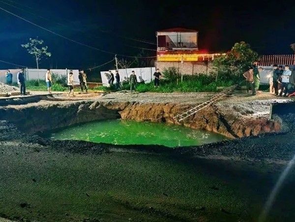 Bắc Kạn: khẩn trương tìm kiếm nạn nhân rơi xuống “hố tử thần” trên quốc lộ 3B