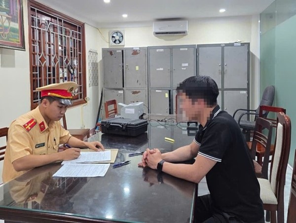 Tài xế bị lập biên bản vì đi lùi xe tải trên cao tốc