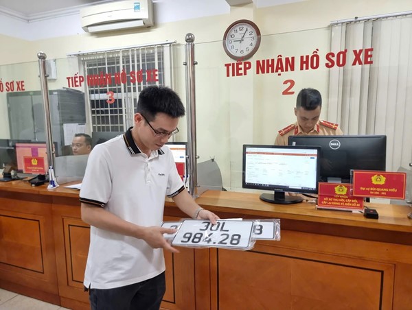 Hà Nội: đăng ký xe chỉ mất 10 phút