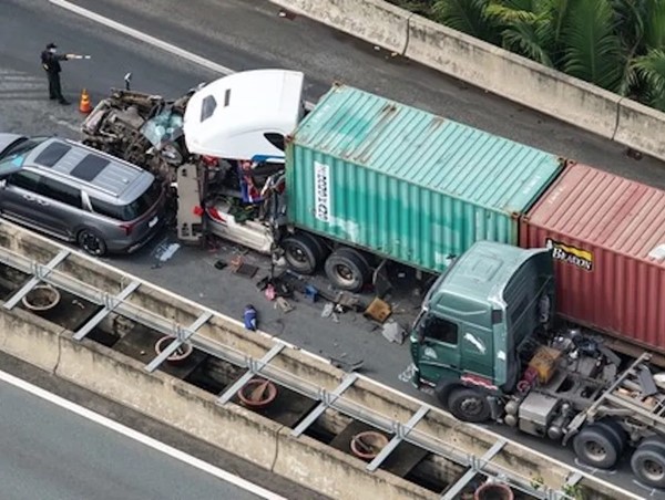 Tai nạn liên hoàn trên cao tốc TP Hồ Chí Minh - Long Thành - Dầu Giây