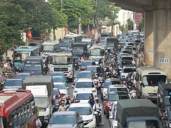 Điều chỉnh giao thông nhiều điểm đen ùn tắc