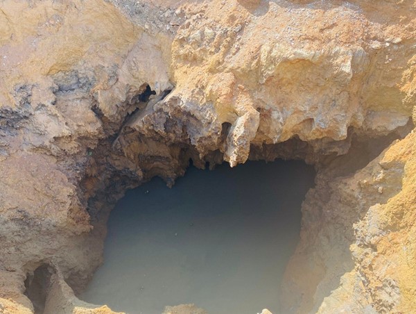 Dừng bơm hút nước tìm nạn nhân mất tích ở hố tử thần trên quốc lộ 3B