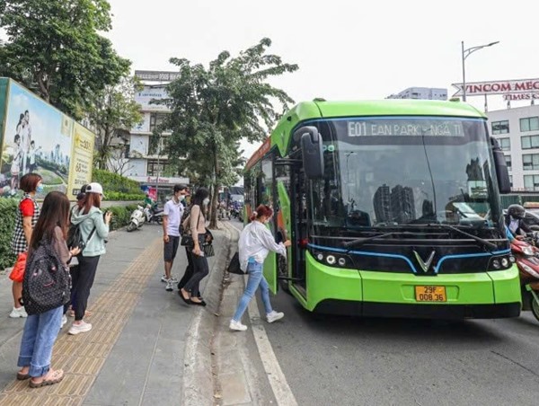Vận hành thí điểm tuyến buýt điện Kim Mã - Đông Anh