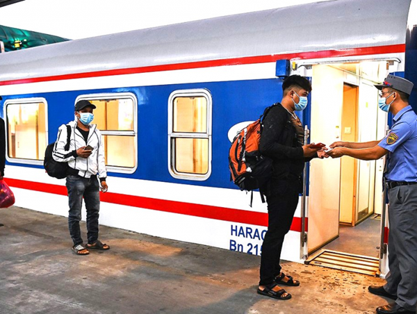 Đường sắt giảm giá vé tàu hỏa 10% cho học sinh thi tốt nghiệp và nhập học đại học