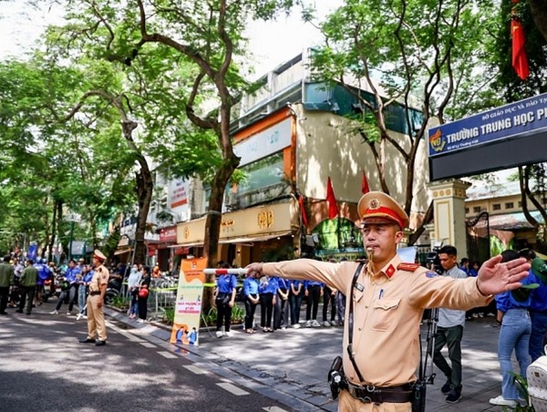 Cảnh sát giao thông Hà Nội đảm bảo an toàn giao thông phục vụ các kỳ thi quan trọng