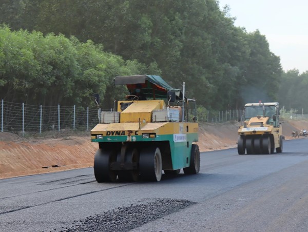 Nỗ lực đưa cao tốc Quảng Ngãi - Hoài Nhơn về đích