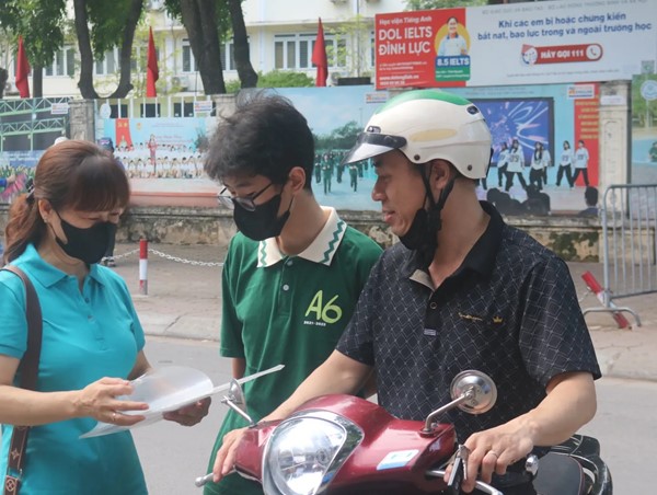 Hà Nội: đảm bảo an toàn giao thông cho thí sinh đến điểm thi vào lớp 10