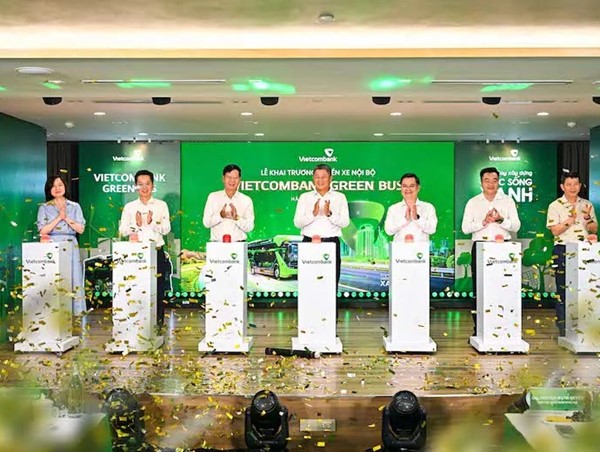 Vietcombank vận hành tuyến xe buýt điện nội bộ đầu tiên tại Hà Nội