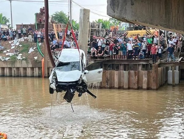 Kịp thời thăm hỏi gia đình các nạn nhân trong vụ tai nạn nghiêm trọng tại Nghệ An