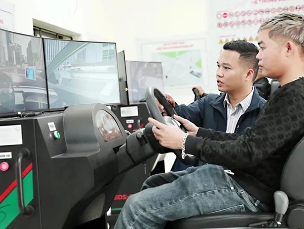 Cấp bách giải quyết hàng chục nghìn hồ sơ chờ sát hạch bằng lái xe