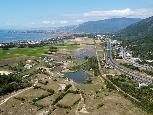 Khánh Hòa đẩy nhanh công tác giải phóng mặt bằng tuyến đường sắt tốc độ cao Bắc - Nam