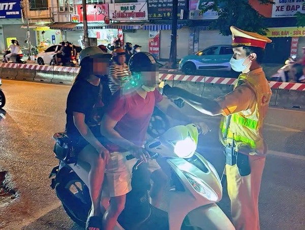 Không thể thiếu lực lượng CSGT xử lý nồng độ cồn trên đường phố