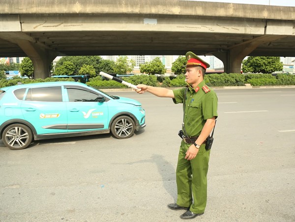 Duy trì trật tự, an toàn giao thông khu vực Bến xe Mỹ Đình