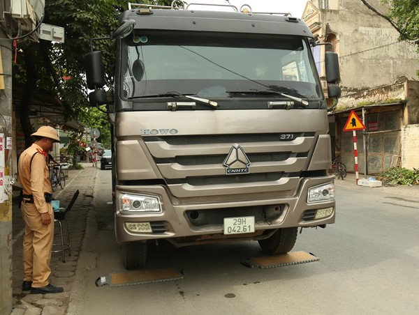 Phạt nghiêm xe quá tải cửa ngõ phía Nam Thủ đô