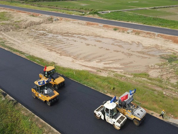 Đường song hành Vành đai 4 - Vùng Thủ đô: nguy cơ chậm tiến độ do thiếu mặt bằng