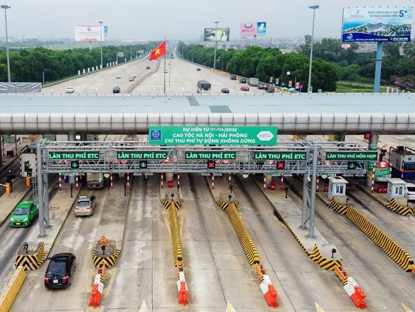 Chuyển đổi tài khoản giao thông: Tiện lợi nhưng cũng băn khoăn