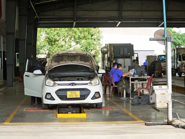 Gỡ khó cho xe biển vàng chưa đổi đăng ký