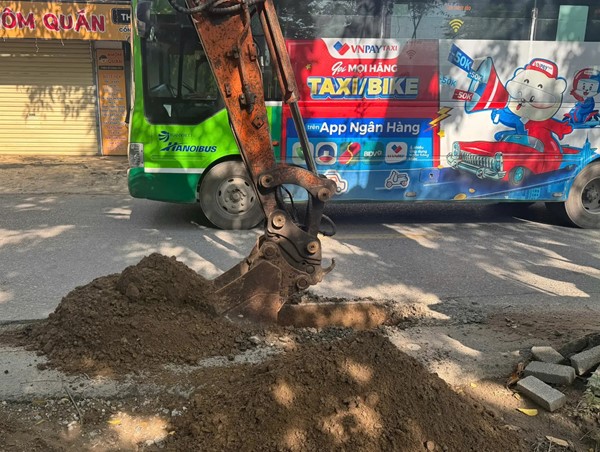Đường giao thông tại xã Gia Lâm bị đào trộm