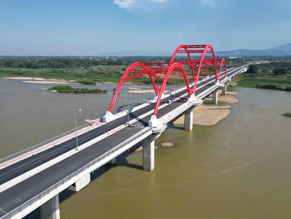 Cầu nối hai xã Nghĩa Giang và Sơn Tịnh có tên Phước Lộc, khánh thành vào ngày 19/8