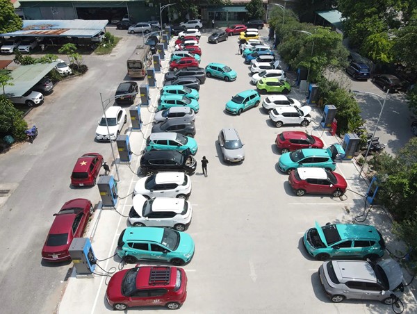 Hà Nội rà soát quỹ đất lắp đặt trạm sạc xe điện tại 126 xã, phường