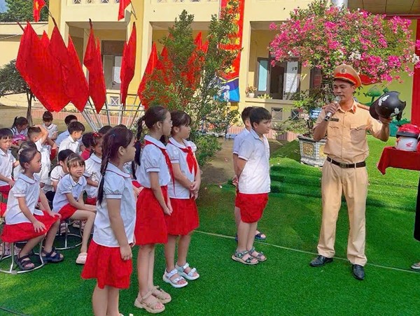 Xây dựng văn hoá giao thông từ lứa tuổi học sinh 