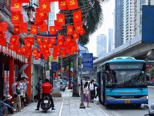 Hà Nội tiên phong chuyển đổi xanh, chuyển đổi số giao thông công cộng