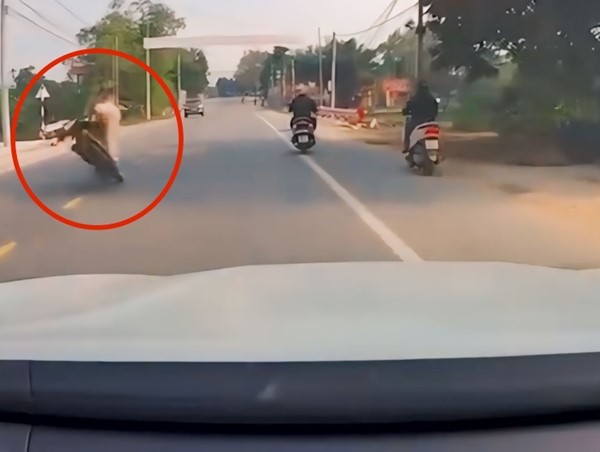 Tạm giữ đối tượng đâm thẳng xe vào tổ tuần tra giao thông