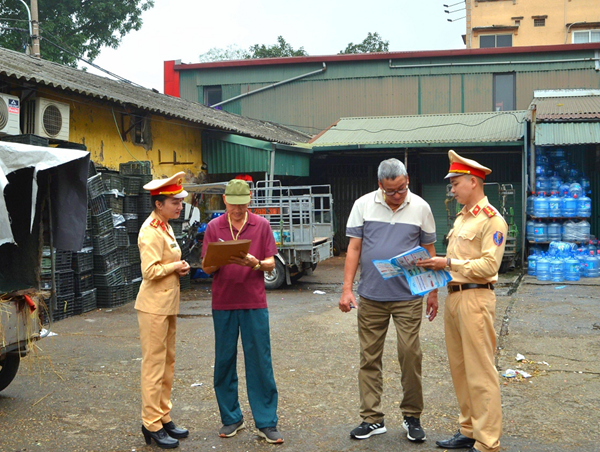 Hà Nội: Vận động người dân cam kết “nói không” với xe tự chế