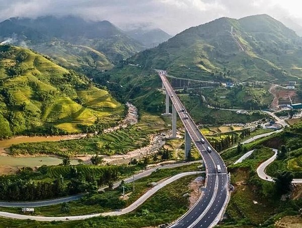 Tạm dừng thu phí BOT đường nối cao tốc Nội Bài - Lào Cai đi Sa Pa