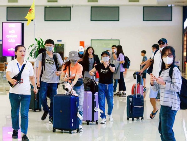 “Sốt” vé máy bay kỳ nghỉ 30/4, du lịch tìm cách thích ứng