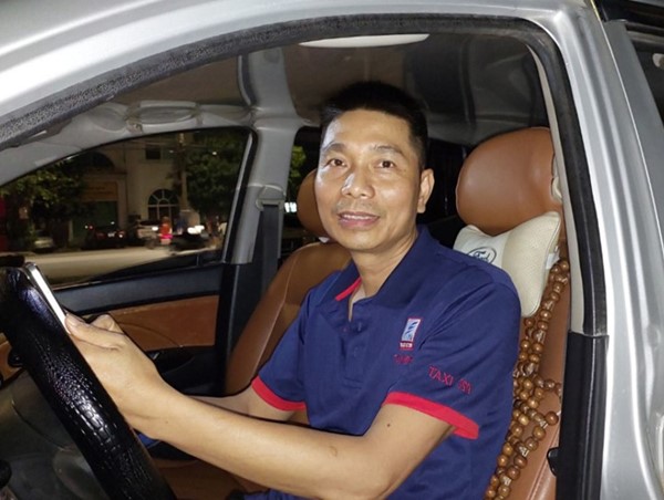 Bắc Giang: Một tài xế trả lại 50 triệu đồng khách hàng chuyển khoản nhầm