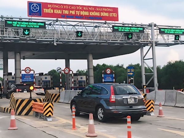 Ô tô được miễn phí đường bộ trong trường hợp nào?