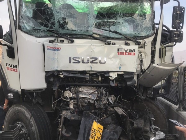 Tài xế tử vong sau cú đâm mạnh với xe đầu kéo trên cao tốc