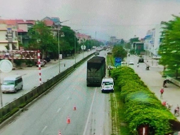 Nữ tài xế xe máy tử vong khi va chạm với ô tô đầu kéo 