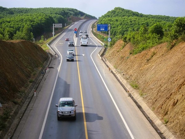 Cấm xe cỡ lớn trên cao tốc Cam Lộ - La Sơn từ 4/4