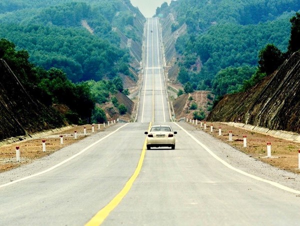 Đường cao tốc Cam Lộ – Túy Loan: Nên nâng cấp đồng bộ thay vì hạn chế giao thông