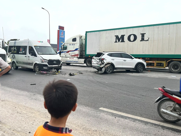 Va chạm liên hoàn trên Quốc lộ 1 đoạn qua Thanh Hóa