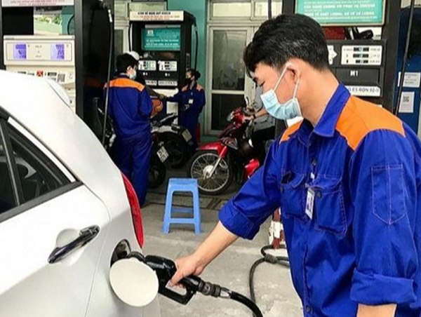 Giá xăng giảm 300 đồng/lít từ chiều ngày 25/4