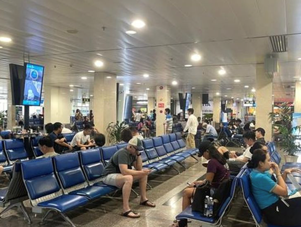 Hàng không “trả giá” vì vé máy bay nội địa tăng cao