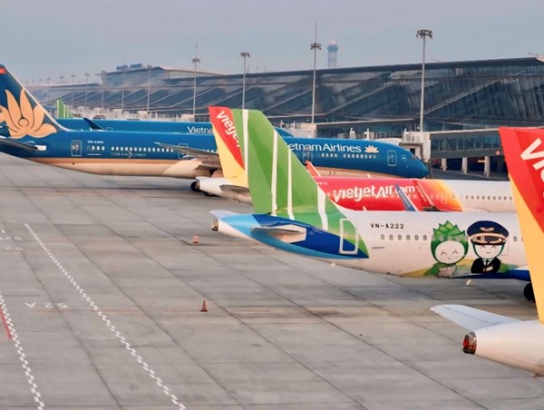 Tăng giá vé máy bay: Đừng để người dân phải ngậm ngùi chấp nhận