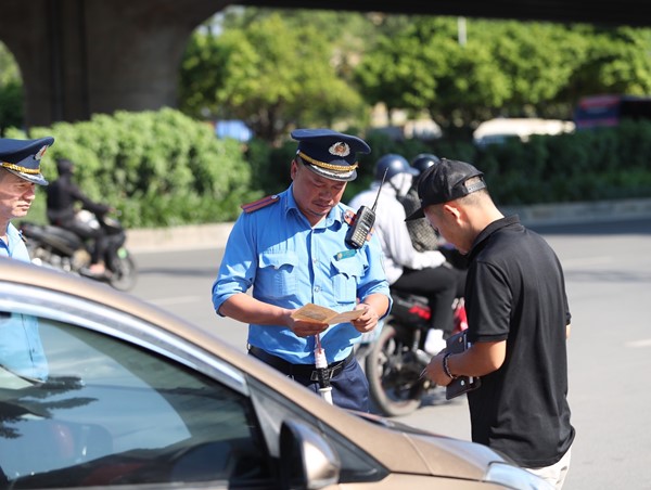 Tăng cường xử lý xe khách vi phạm quanh bến xe Mỹ Đình