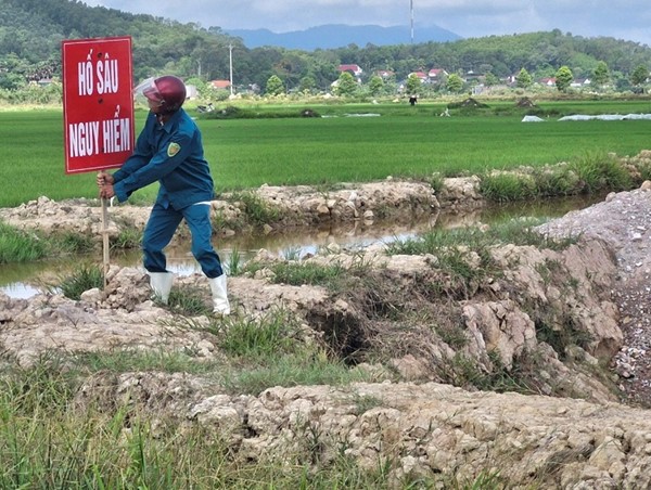 Hà Tĩnh: lắp đặt cảnh báo nguy hiểm trên công trường cao tốc Bắc - Nam