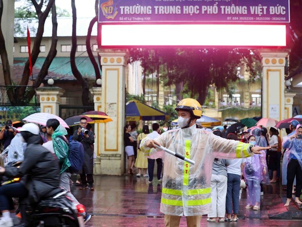 Giao thông thông suốt trong ngày đầu thi tốt nghiệp THPT 2024