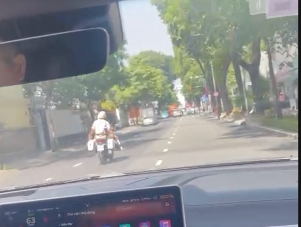 Cảnh sát giao thông mở đường, đưa trẻ sơ sinh đến bệnh viện cấp cứu kịp thời