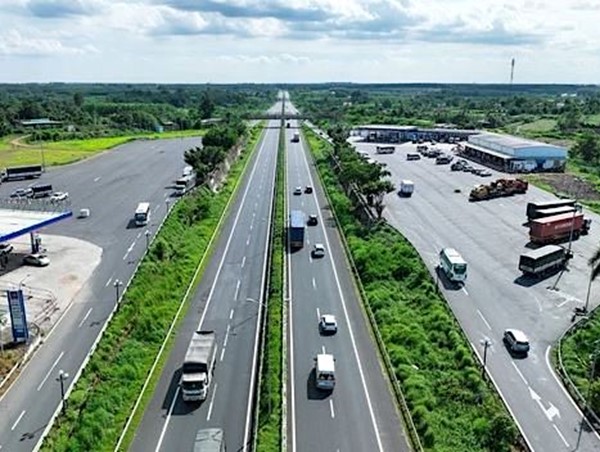 Thu phí sử dụng cao tốc: Đầu tư, phát triển các tuyến mới