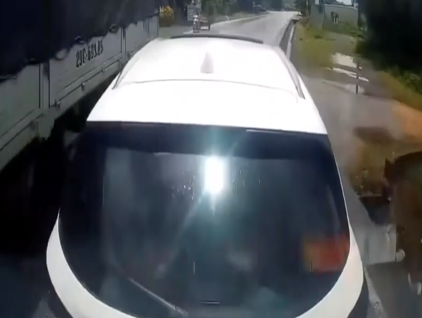 Va chạm giao thông do xe đi trước phanh gấp