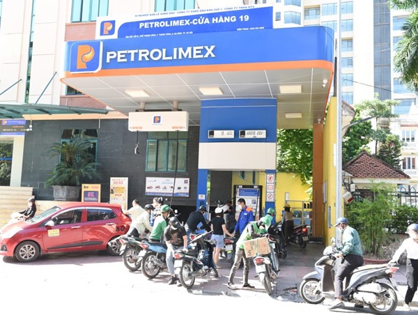 Giá xăng giảm gần 300 đồng/lít từ chiều ngày 25/7