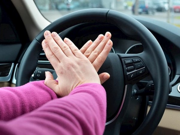 Khung giờ nào không được sử dụng còi xe?